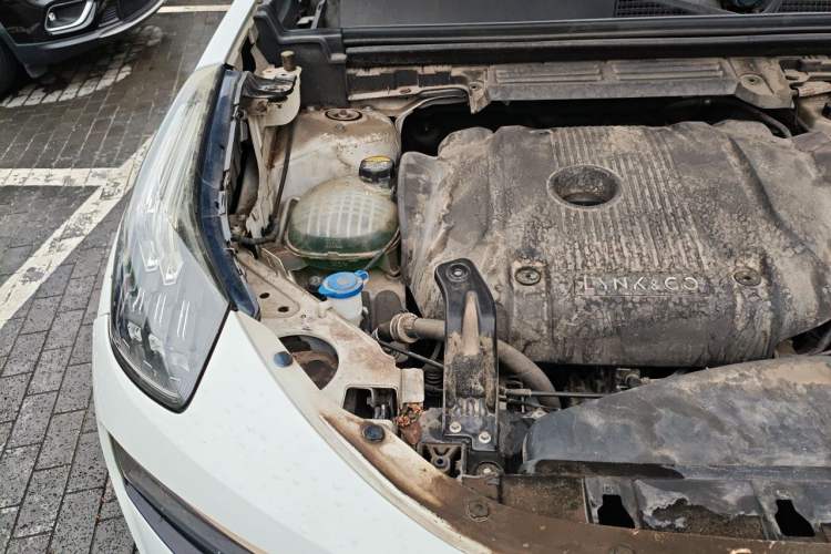 Used Lynk & Co 01 2017 2.0T Two-Wheel Drive Pro Edition Engine Bay Right