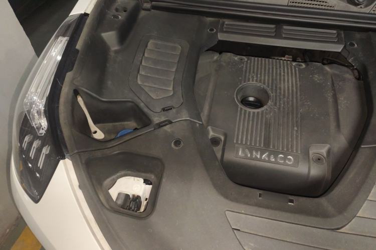 Used Lynk & Co 01 2017 2.0T Four-Wheel Drive Pro Edition Engine Bay Right