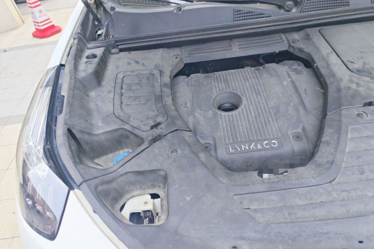 Used Lynk & Co 01 2017 2.0T Four-Wheel Drive Pro Edition Engine Bay Right