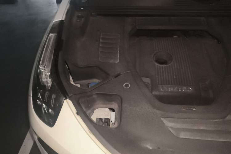 Used Lynk & Co 01 2017 2.0T Two-Wheel Drive Pro Edition Engine Bay Right