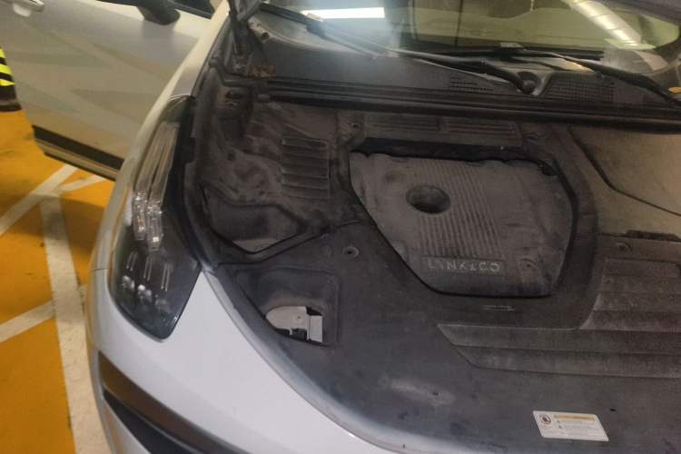Used Lynk & Co 01 2017 2.0T Two-Wheel-Drive Version Engine Bay Right