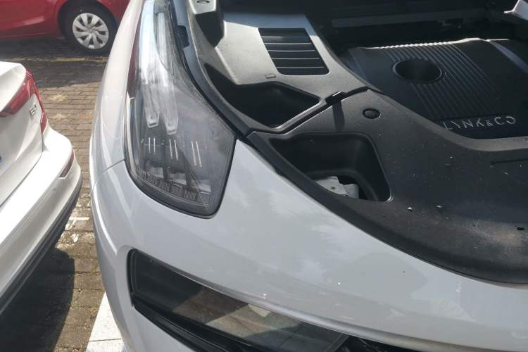 Used Lynk & Co 01 2017 2.0T Two-Wheel Drive Pro Edition Engine Bay Right