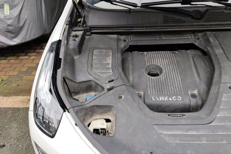 Used Lynk & Co 01 2017 2.0T Four-Wheel Drive Pro Edition Engine Bay Right