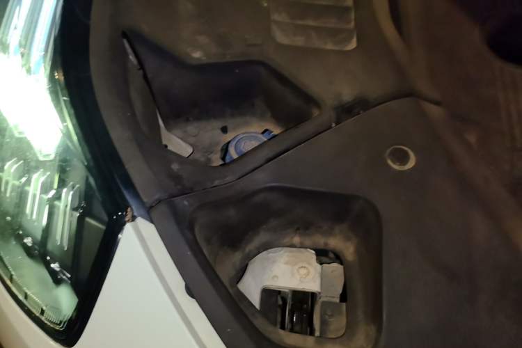 Used Lynk & Co 01 2017 2.0T Four-Wheel Drive Pro Edition Engine Bay Right