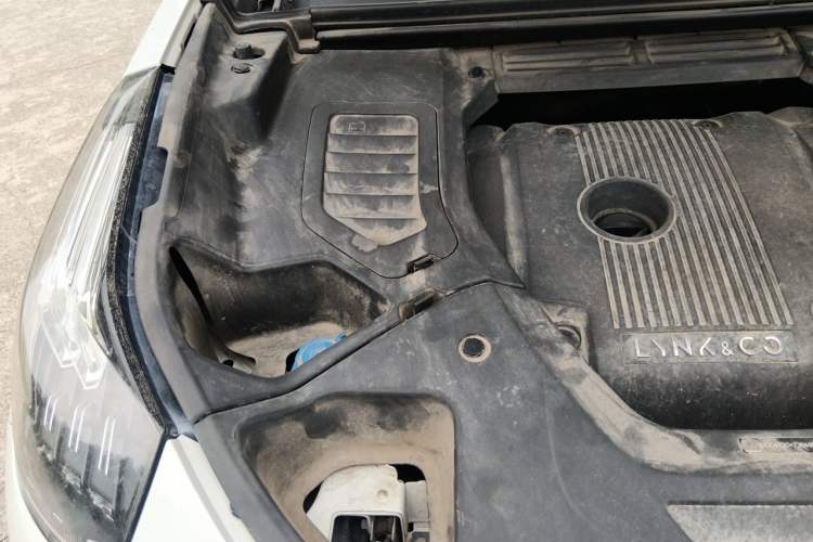 Used Lynk & Co 01 2017 2.0T Two-Wheel Drive Pro Edition Engine Bay Right
