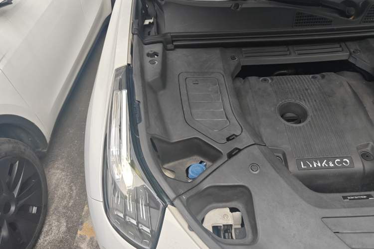 Used Lynk & Co 01 2017 2.0T Four-Wheel Drive Pro Edition Engine Bay Right