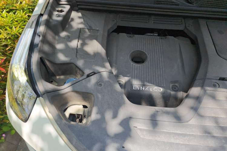 Used Lynk & Co 01 2017 2.0T Two-Wheel Drive Pro Edition Engine Bay Right