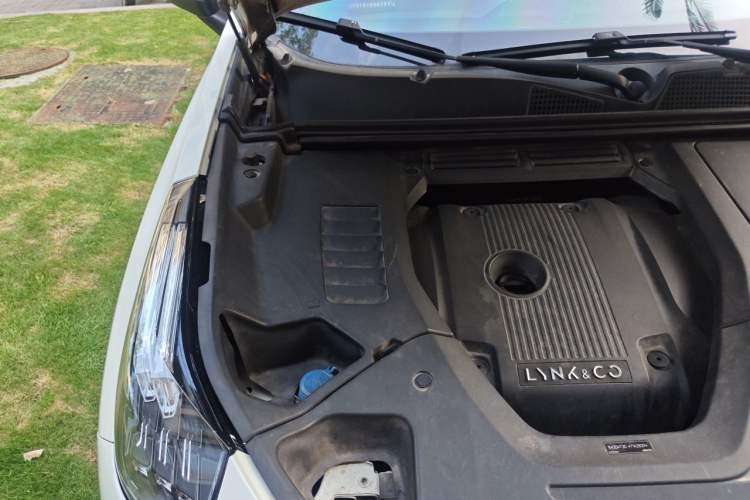 Used Lynk & Co 01 2017 2.0T Two-Wheel Drive Pro Edition Engine Bay Right