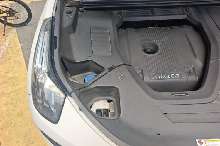 Used Lynk & Co 01 2017 2.0T Two-Wheel-Drive Version Engine Bay Right