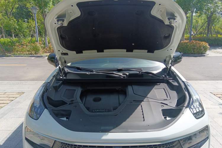Used Lynk & Co 01 2017 2.0T Four-Wheel Drive Pro Edition Engine Bay