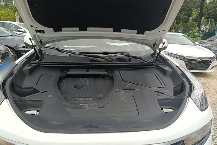 Used Lynk & Co 01 2017 2.0T Two-Wheel-Drive Version Engine Bay