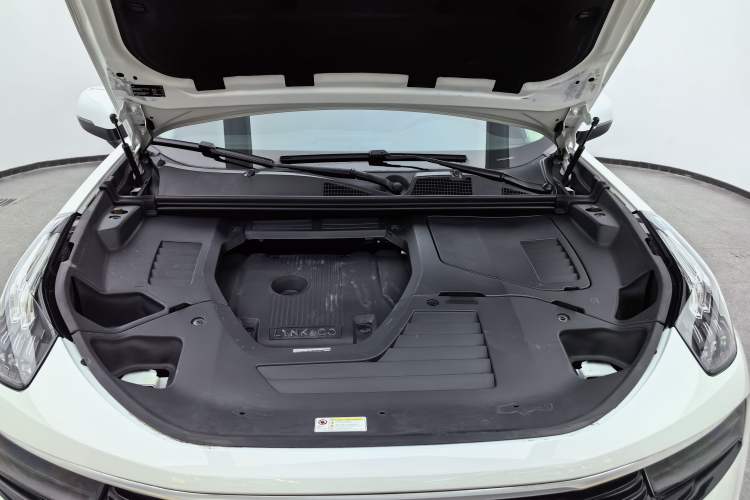 Used Lynk & Co 01 2017 2.0T Two-Wheel Drive Pro Edition Engine Bay