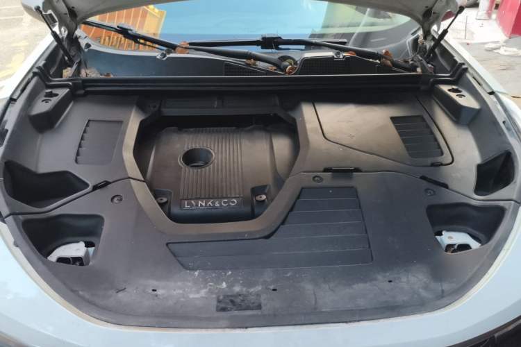 Used Lynk & Co 01 2017 2.0T Two-Wheel-Drive Version Engine Bay