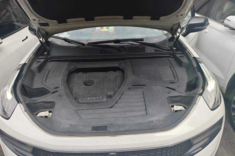 Used Lynk & Co 01 2017 2.0T Four-Wheel Drive Pro Edition Engine Bay