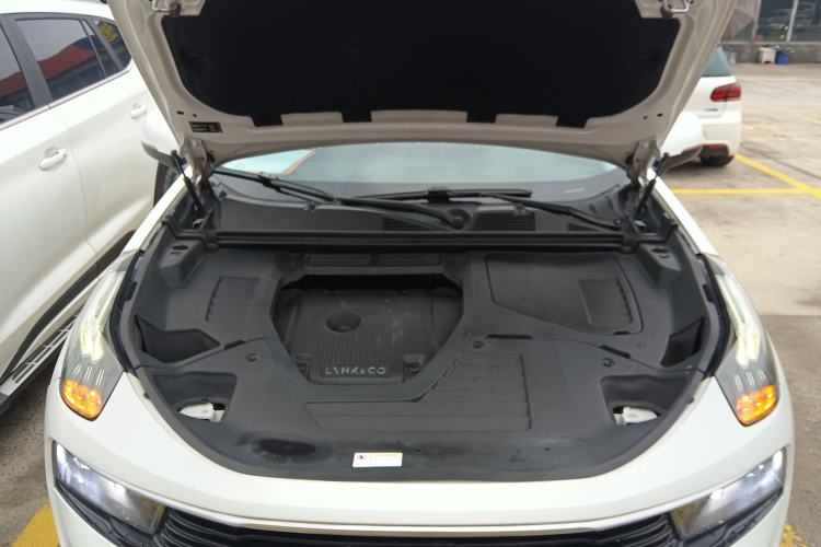 Used Lynk & Co 01 2017 2.0T Two-Wheel-Drive Version Engine Bay