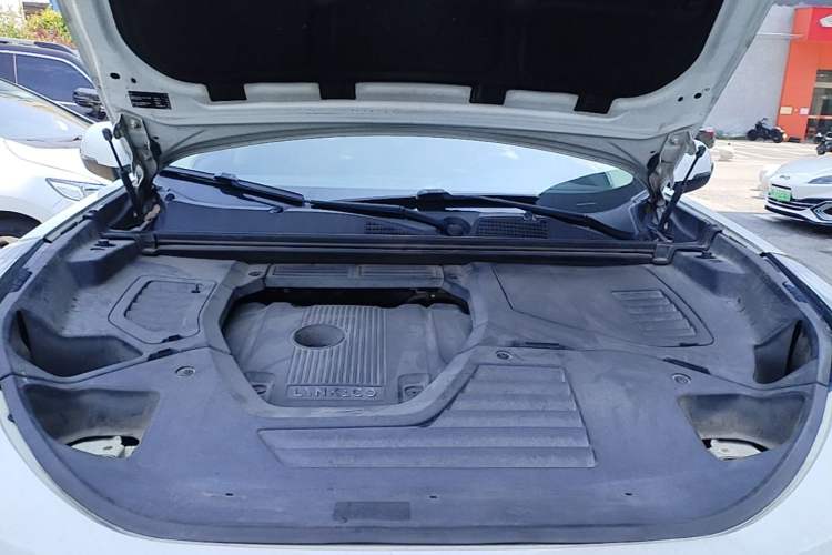 Used Lynk & Co 01 2017 2.0T Two-Wheel Drive Pro Edition Engine Bay