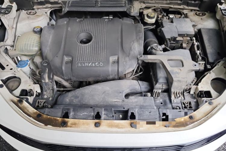 Used Lynk & Co 01 2017 2.0T Two-Wheel-Drive Version Engine Bay
