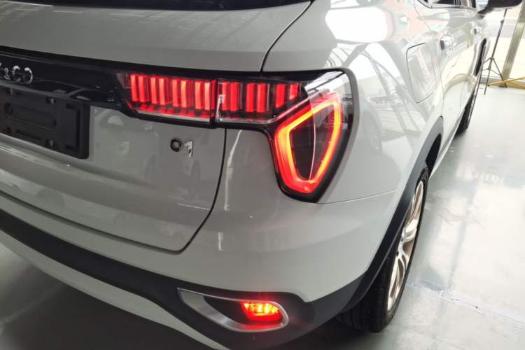Used Lynk & Co 01 2017 2.0T Two-Wheel Drive Pro Edition Exterior 3