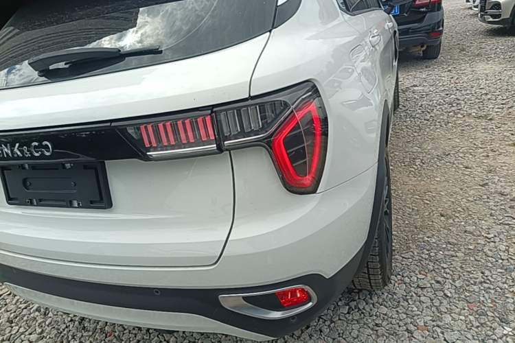 Used Lynk & Co 01 2017 2.0T Two-Wheel-Drive Version Exterior 3