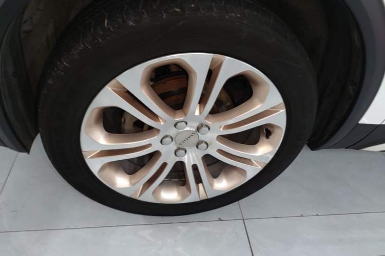 Used Lynk & Co 01 2017 2.0T Two-Wheel Drive Pro Edition Exterior 4