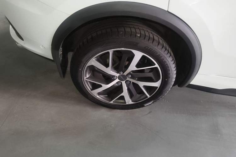 Used Lynk & Co 01 2017 2.0T Four-Wheel Drive Pro Edition Exterior 5