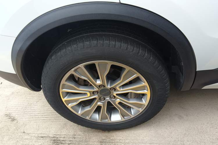 Used Lynk & Co 01 2017 2.0T Two-Wheel-Drive Version Exterior 5