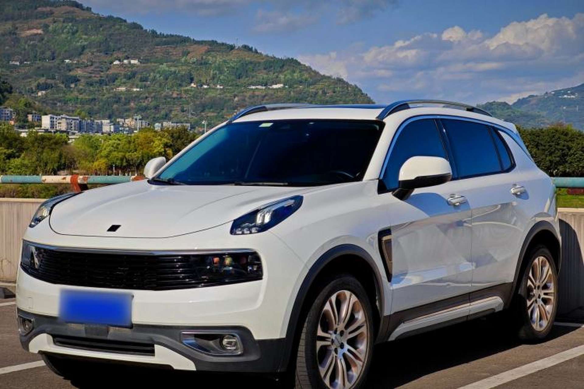 Used Lynk & Co 01 2017 2.0T Two-Wheel Drive Pro Edition Front Left 45 Deg