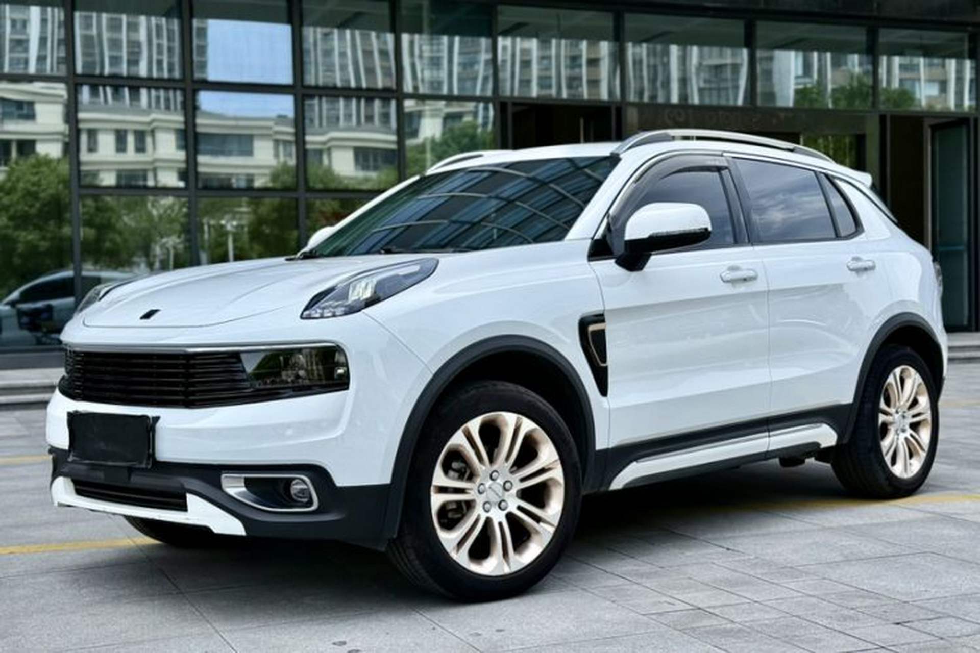 Used Lynk & Co 01 2017 2.0T Two-Wheel Drive Pro Edition Front Left 45 Deg