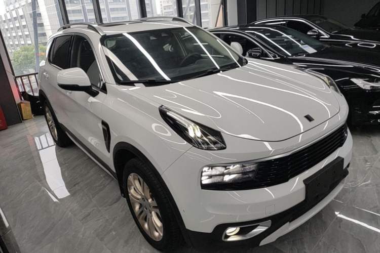 Used Lynk & Co 01 2017 2.0T Two-Wheel Drive Pro Edition Front Right 45 Deg