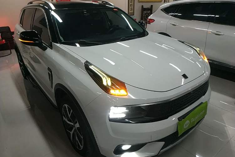 Used Lynk & Co 01 2017 2.0T Four-Wheel Drive Pro Edition Front Right 45 Deg