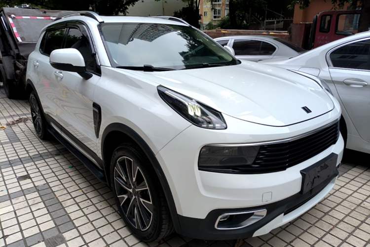 Used Lynk & Co 01 2017 2.0T Two-Wheel Drive Pro Edition Front Right 45 Deg