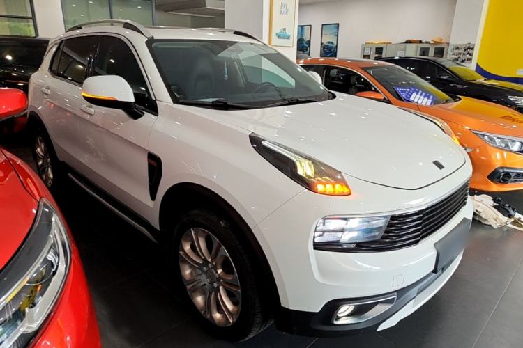 Used Lynk & Co 01 2017 2.0T Two-Wheel Drive Pro Edition Front Right 45 Deg