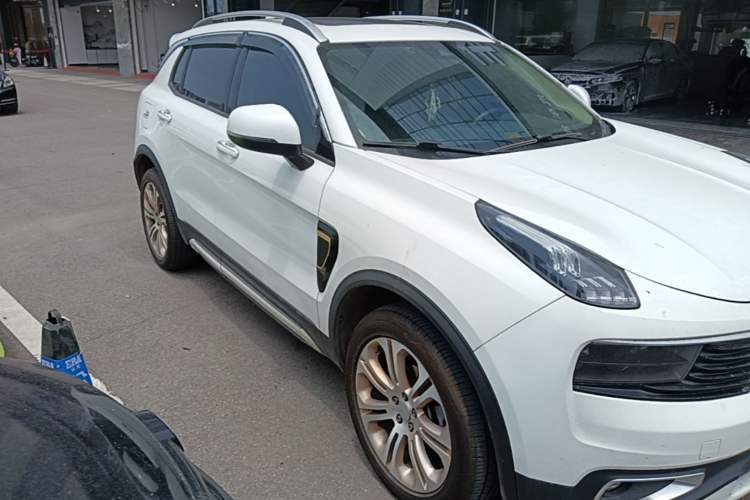 Used Lynk & Co 01 2017 2.0T Two-Wheel Drive Pro Edition Front Right 45 Deg