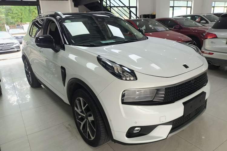 Used Lynk & Co 01 2017 2.0T Four-Wheel Drive Pro Edition Front Right 45 Deg