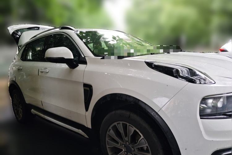 Used Lynk & Co 01 2017 2.0T Two-Wheel-Drive Version Front Right 45 Deg
