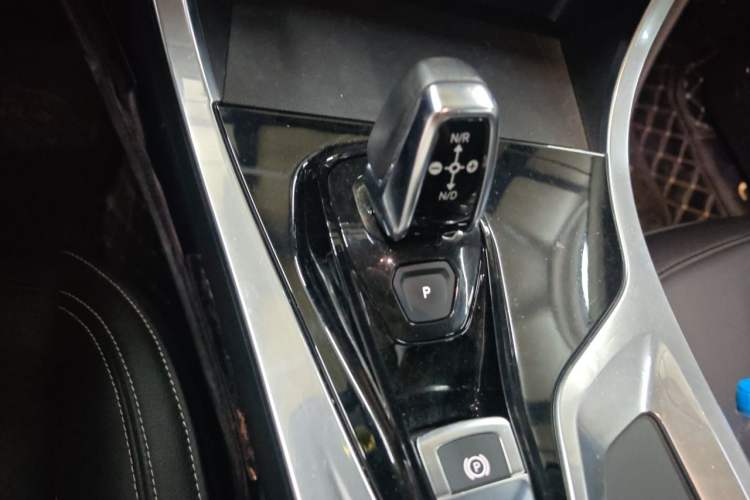 Used Lynk & Co 01 2017 2.0T Two-Wheel-Drive Version Gear Lever