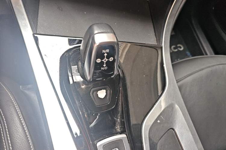 Used Lynk & Co 01 2017 2.0T Two-Wheel-Drive Version Gear Lever