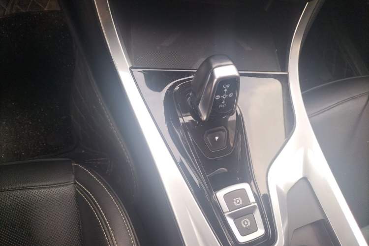 Used Lynk & Co 01 2017 2.0T Two-Wheel Drive Pro Edition Gear Lever