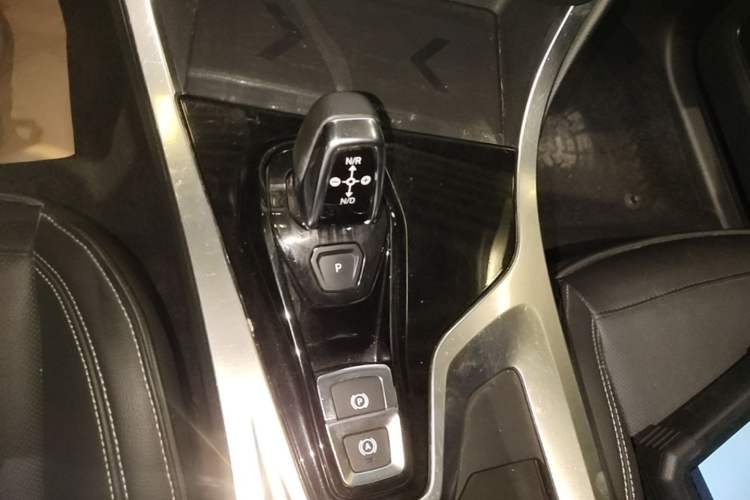 Used Lynk & Co 01 2017 2.0T Two-Wheel Drive Pro Edition Gear Lever