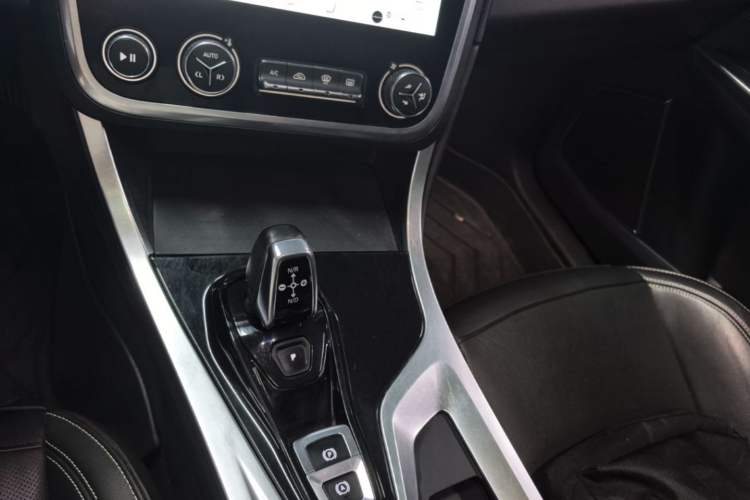 Used Lynk & Co 01 2017 2.0T Two-Wheel Drive Pro Edition Gear Lever