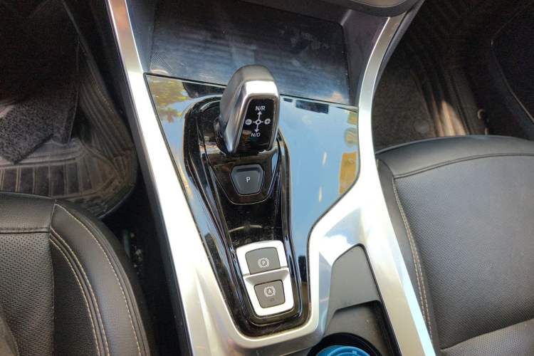 Used Lynk & Co 01 2017 2.0T Two-Wheel Drive Pro Edition Gear Lever