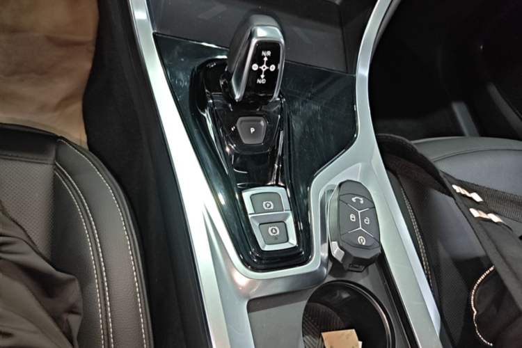 Used Lynk & Co 01 2017 2.0T Two-Wheel Drive Pro Edition Gear Lever