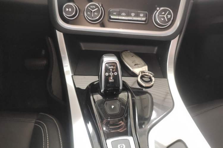 Used Lynk & Co 01 2017 2.0T Two-Wheel-Drive Version Gear Lever