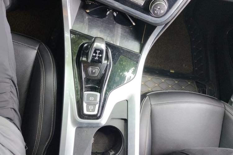Used Lynk & Co 01 2017 2.0T Two-Wheel Drive Pro Edition Gear Lever