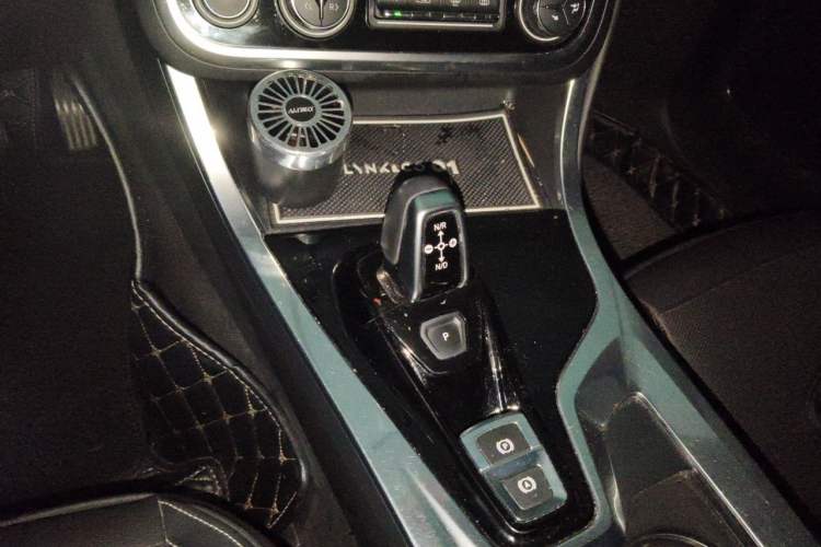 Used Lynk & Co 01 2017 2.0T Two-Wheel Drive Pro Edition Gear Lever