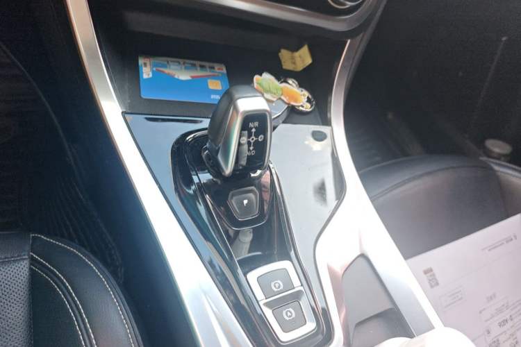 Used Lynk & Co 01 2017 2.0T Two-Wheel Drive Pro Edition Gear Lever