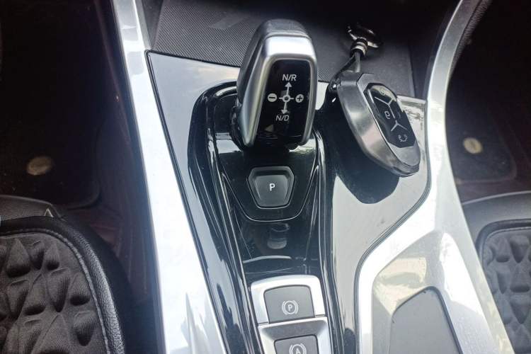 Used Lynk & Co 01 2017 2.0T Two-Wheel Drive Pro Edition Gear Lever