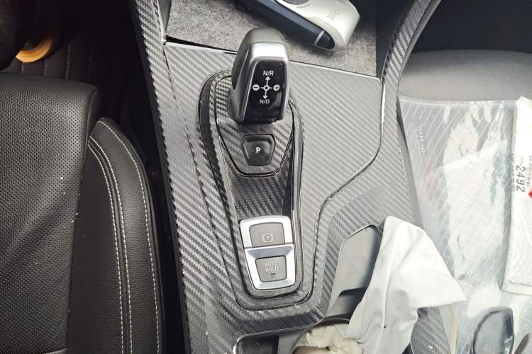 Used Lynk & Co 01 2017 2.0T Two-Wheel Drive Pro Edition Gear Lever