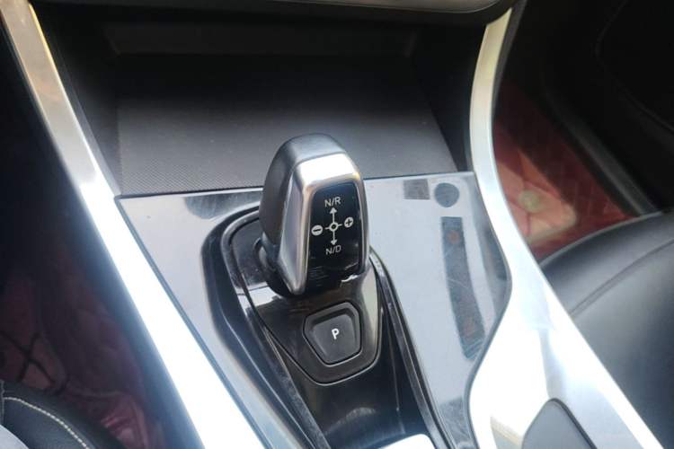 Used Lynk & Co 01 2017 2.0T Two-Wheel-Drive Version Gear Lever