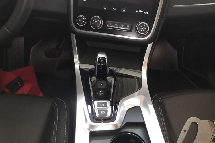 Used Lynk & Co 01 2017 2.0T Two-Wheel Drive Pro Edition Gear Lever